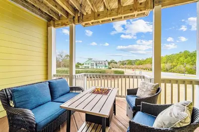 Image de Aviation Themed Townhome w/ Waterpark & Game Room - Pet Friendly