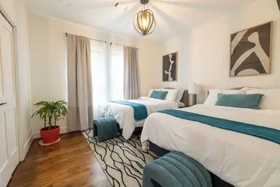 Image de Cozy bungalow in the heart of the city!