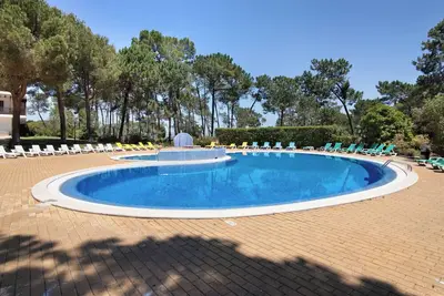Image de Appartement 'Albufeira 6 B' avec piscine partagée, jardin privé et Wi-Fi