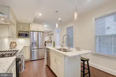 Image de Contemporary, Cozy, & Convenient in Old Town Alexandria