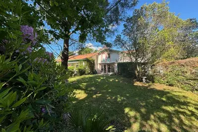 Image de Maison mitoyenne en duplex avec jardin proche lac