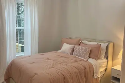 Image de Bachelorette cottage at MeadowView!