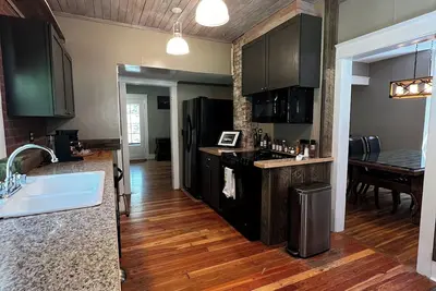 Image de Cozy lodging with ample parking