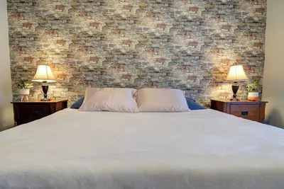 Image de Enjoy calm suburbs of Calgary Alberta with quick access to the Rocky Mountains