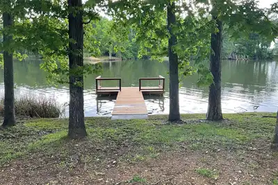 Image de Lake home on Chickamauga Lake / Tennessee River. \nDriveway leads to boat ramp.
