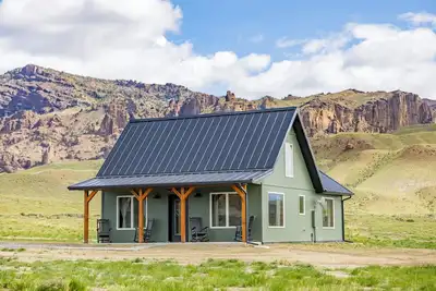 Image de Lazy Bear Cabin- Mountain Views, on the way to Yellowstone, Newly constructed Cabin