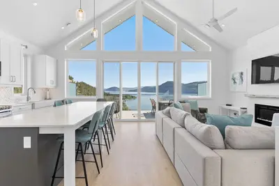 Image de Brand New-Unobstructed Views! Family Friendly & Pets Welcome! The View Is Wow! !