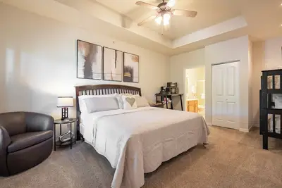 Image de Elevator Access ~ Walk-in Shower ~ Near Golf  ~ Free Tickets Included! (Rl8-11b)