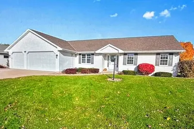 Image de 6. 5 miles from Lambeau Field! 3 bedrooms with 3. 5 bath.