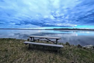Image de Sportsmans Waterfront Log Cabin