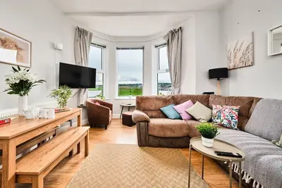 Image de Dunluce Green 2 ~ Amazing Giant Home by the Coast!