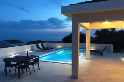 Image de Maison pour la famille avec la piscine Sevid, Trogir (K-22950)