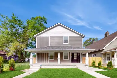 Image de Dog-friendly home with yard, attached suite, washers & dryers, central Ac