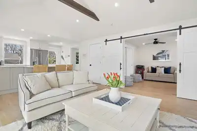 Image de Newly Renovated, New Seabury Mews Home with Private Patio - 2 miles to beach!