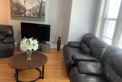 Image de 3 Bedroom Medical Center!