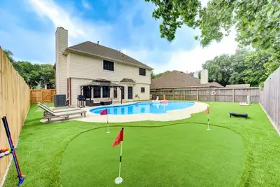 Image de Houston Huge Pool, miniGolf, Katy Asian Town, King