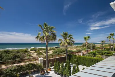 Image de Villa Dunas Beach - beachfront townhouse in Marbella