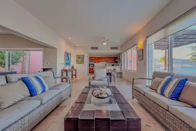 Image de 2br/2Ba Lux Home includes beach club & golf