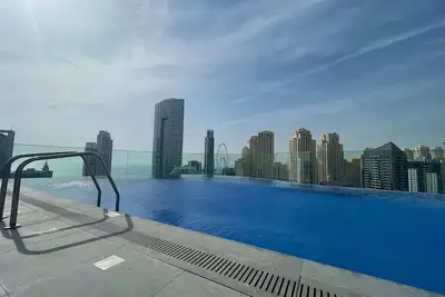 Image de Modern & Relaxing ~ 5mins to Beach ~ Pool ~ Sauna!