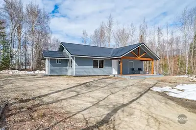 Image de Bring Your Snow Machine - Minutes from Big Lake!