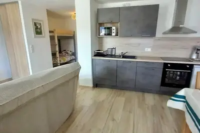 Image de Charmant Studio Avec Parking et Garage Pour Déposer en Sécurité vos Équipements