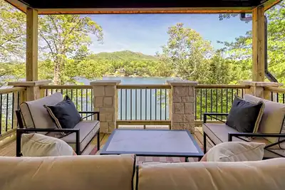Image de Windjammer Lakehouse by Chatuge Home Concierge | Lakefront · Private Dock w/ Covered Boat Slip · Pool Table · Sup & Kayaks · Firepit