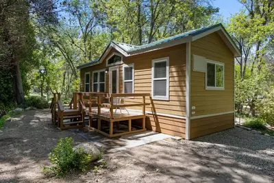 Secluded Cabin at Kern River Sequoia Campground (Cabin 09)