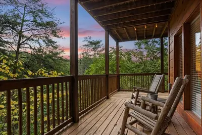 Image de Family-Friendly Pigeon Forge Cabin | Hot Tub, Pool Table, Near Parkway