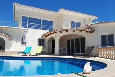 Image de Villa de luxe avec vue sur le Peñon. 5 minutes de la plage