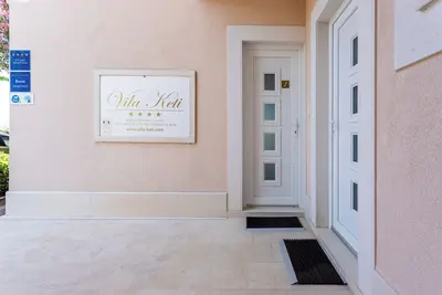 Image de Studio apartment 1 in Villa Keti- Pool and Wellness with Saunas, Jacuzzi and Gym