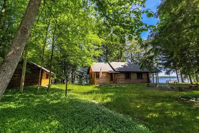 Image de Fisher Trail Cabin - On Burt Lake! Cozy Cabin! Quiet Setting!