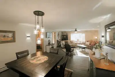 Image de Hunters Retreat. Snowmobile parking, close to Corry tails. One Level