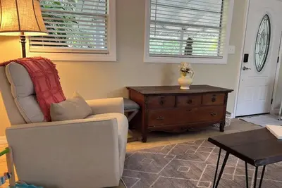 Image de Cozy, Quiet Keystone Cottage. Nestled in a lush Old Florida neighborhood.