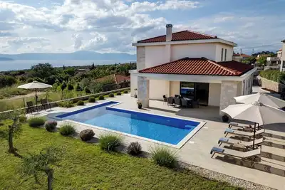 Image de Villa with pool, sea view, beach - Traveler Resieburo Krk - Id 2406