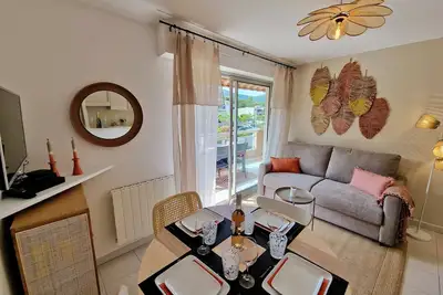 Image de T2 rénové et climatisé à Cavalaire plage et centre ville à pied