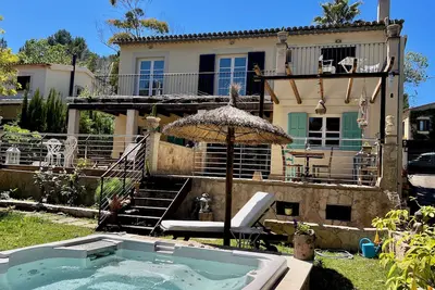 Image de Villa dans la nature avec salle de yoga, paix et tranquillité.