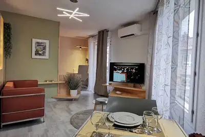 Image de Appartement calme et chaleureux - Parking privé - Proche tramway et aéroport