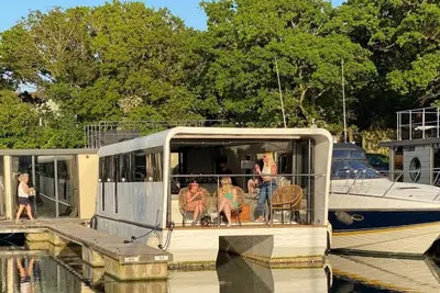 Image de Island Harbour Houseboat