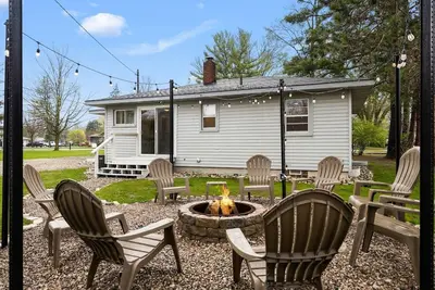 Image de New Bellaire Home, 5 Minute Walk to downtown!