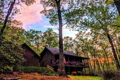 Image de Cozy Cabin Near Table Rock Nestled in Nature. Dog Friendly!