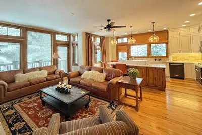 Image de 3 Bedroom Condo Just Steps From Arrowhead Lift