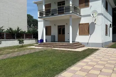 Cozy villa Velipoje, 5 minutes walk from the beach