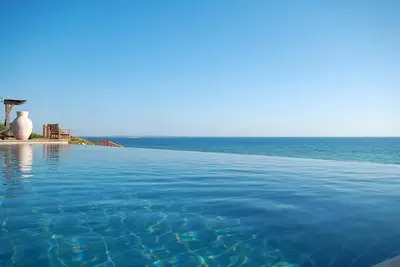 Image de Beachfront Accommodations! Luxurious Room w\/ Balcony, 4 Pools and Free Parking!