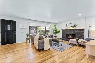 Image de Professionally designed mid-century modern excellent location near Bsu/Downtown