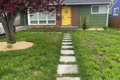 Image de Beautiful Cottage On Quiet Street
