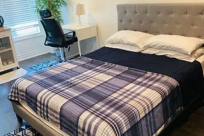 Image de Private Cozy Bedroom with Private Washroom and Parking