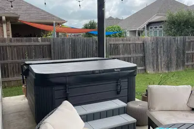 Image de Enjoy Austin from the peace of Buda Texas\/ Disfruta de Austin a solo 15 min