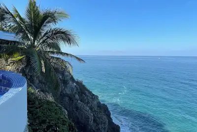 Image de Cliffside Villa, Casita, and Pool with Stunning Ocean Views