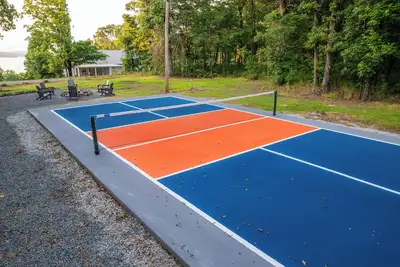 Image de Tenkiller Lake Private Pickleball Court\nSleeps 20\nShuffleboard Pool Table\n13Beds