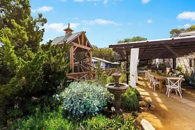 Image de Montecito Cottage - Tuscan Farmhouse, Pool, Views